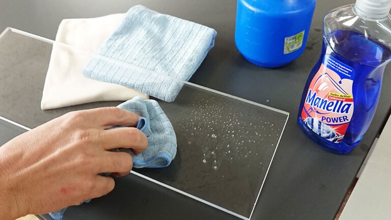 Plexiglas® / Acrylglas reinigen - kreaplex - Plexiglas und Acrylglas